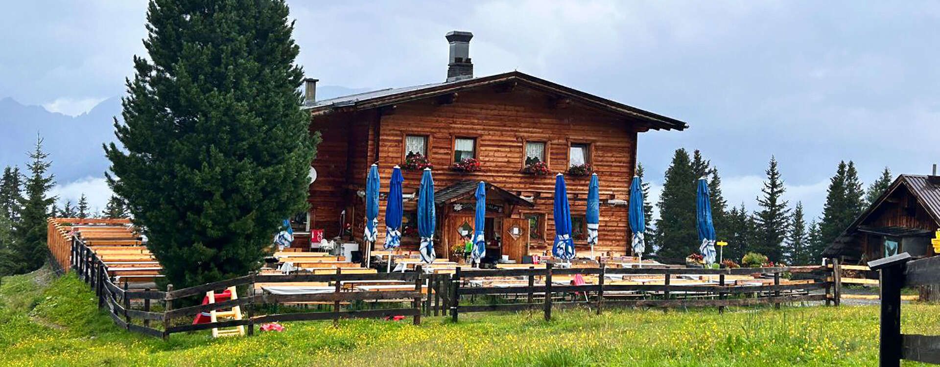 Birgitzeralm Außenansicht im Sommer